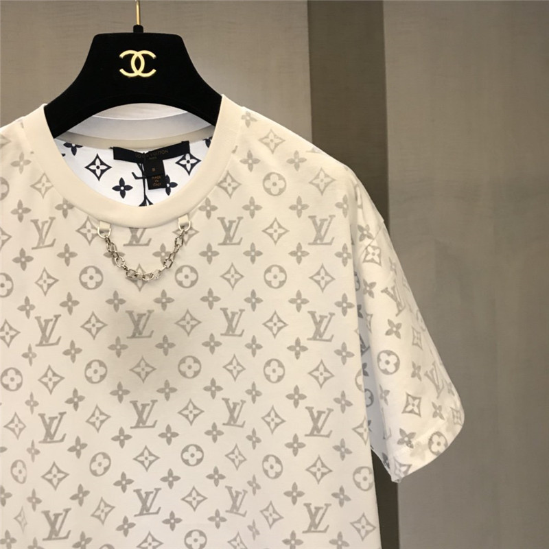 Buy Replica Louis Vuitton Embossed LV T-Shirt In White - Buy Designer Bags,  Sunglasses, Shoes, Clothing, Headphone & Earphone, Watch - KKMall
