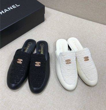 CHANEL slippers