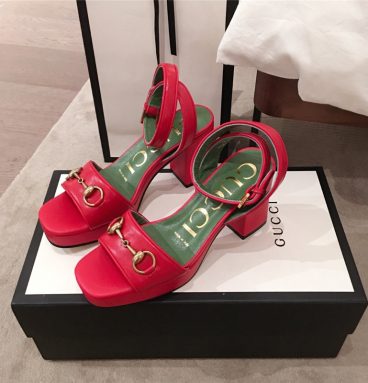 Gucci block heel sandals red
