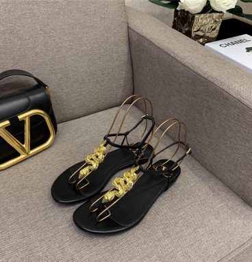 Broderskab fedme Giraf Valentino Replica Shoes | Sell online Best Quality designer replica bags Replica  Shoes replica clothing balenciaga replica bag ysl replica bags fake hermes  bag for women by every-designers.ru. AAA fake designer products.