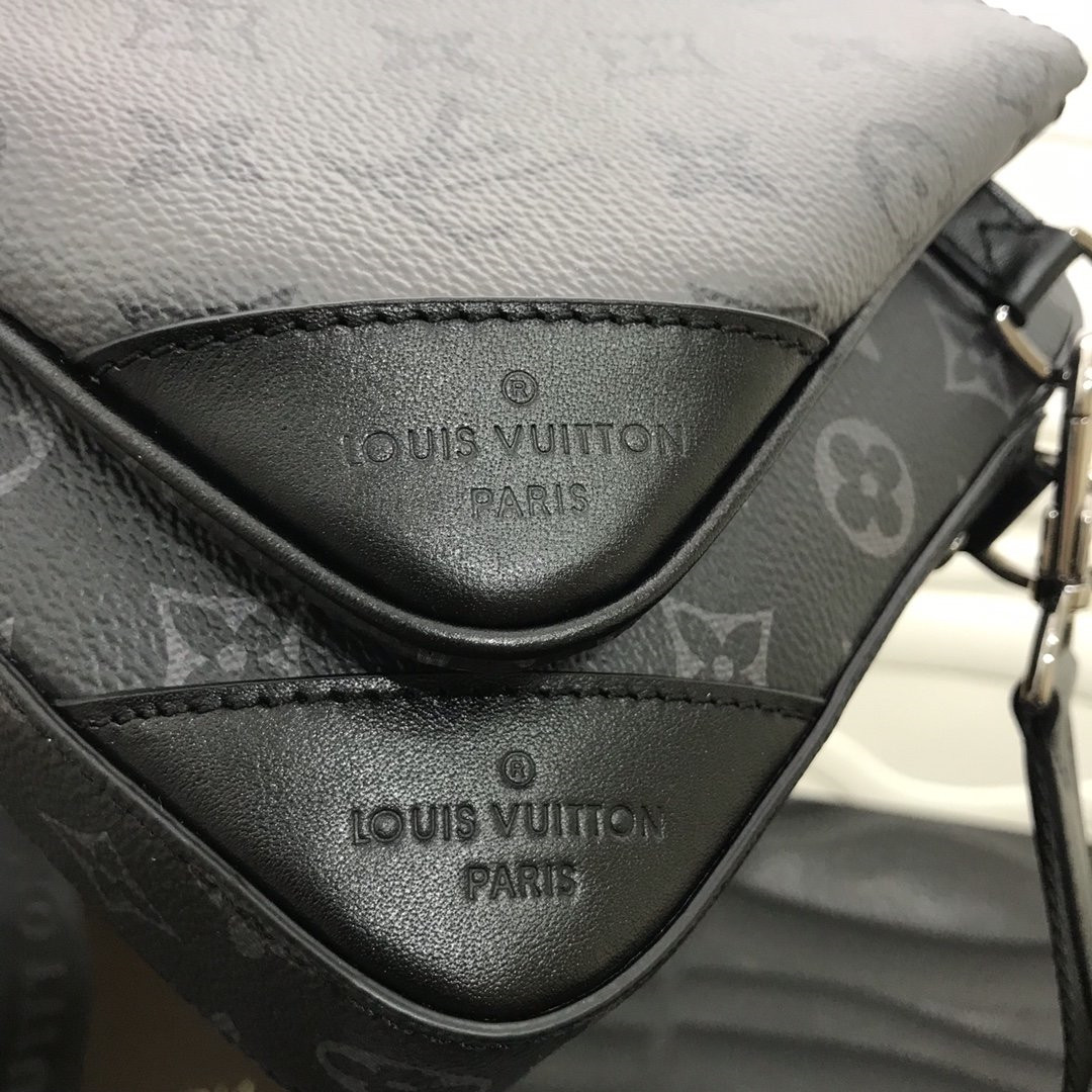 Replica Louis Vuitton Trio Pouch By The Pool M80407