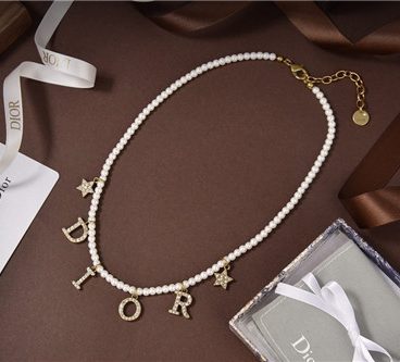 dior letters pearl necklace