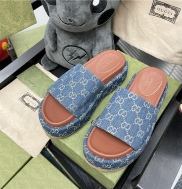 gucci denim platform slippers