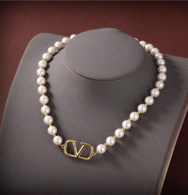 valentino pearl necklace