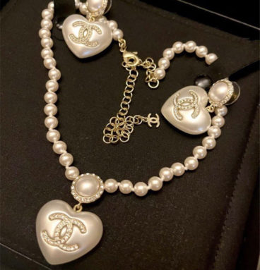 chanel pearl love pink white necklace