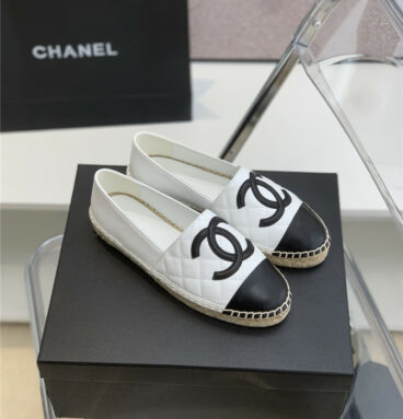 chanel logo flat shoes
