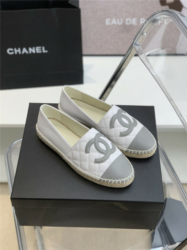 chanel logo flat shoes