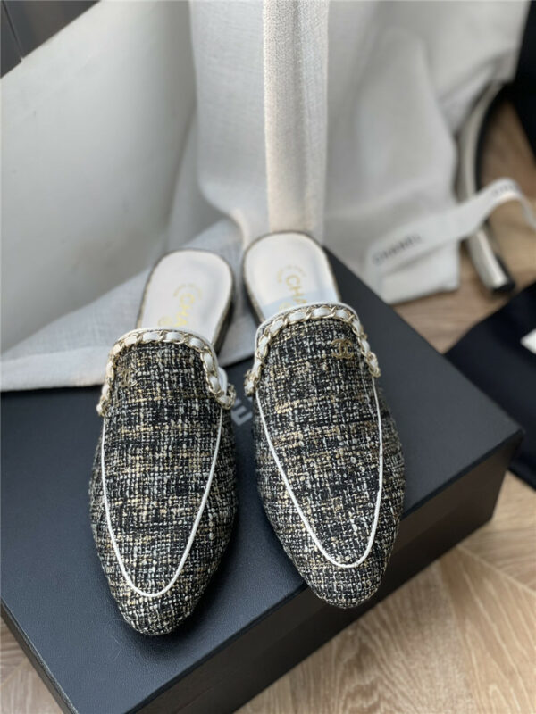 chanel classic chain slippers