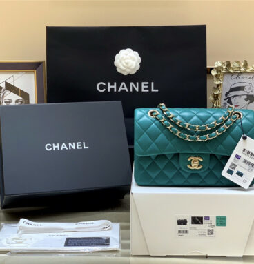 chanel classic flap bag small