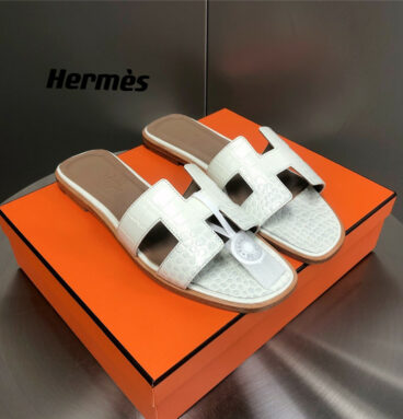 hermes oran crocodile slippers