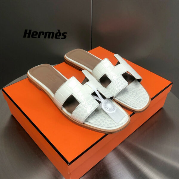 hermes oran crocodile slippers