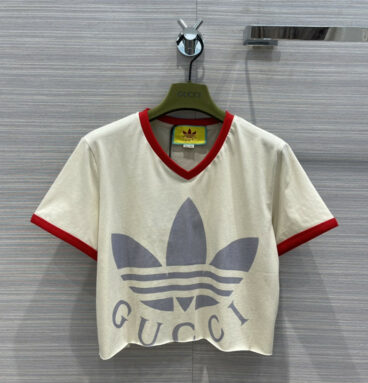 gucci logo cropped top