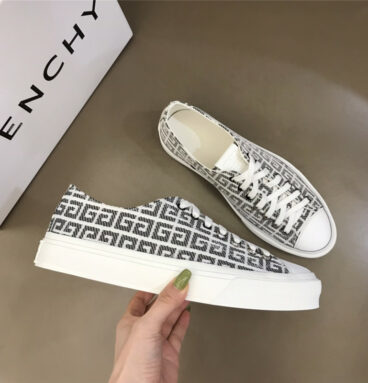 givenchy men's classic low-top sneakers