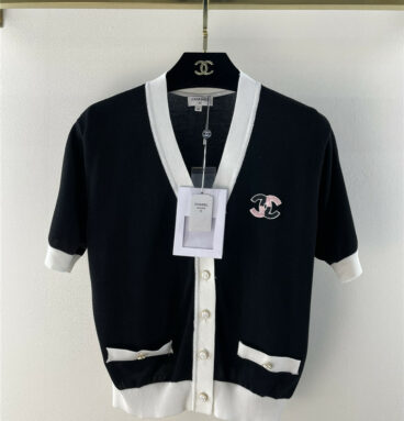 chanel embroidered logo knit short-sleeve cardigan