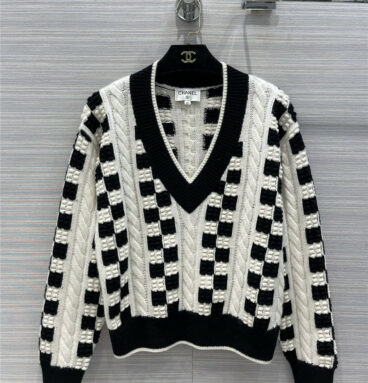 chanel V-neck cashmere sweater