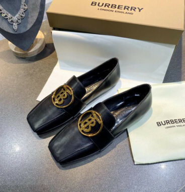 burberry tb logo sneakers