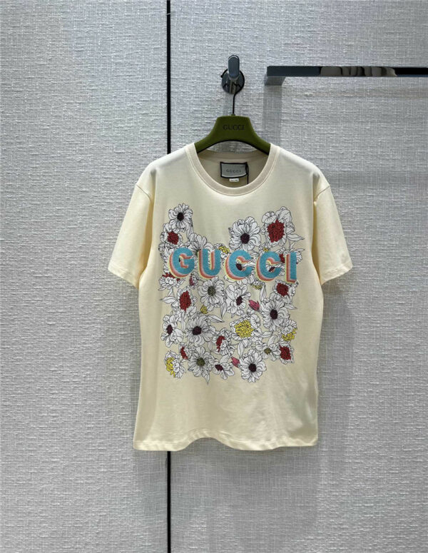 gucci romantic print embroidered t shirt