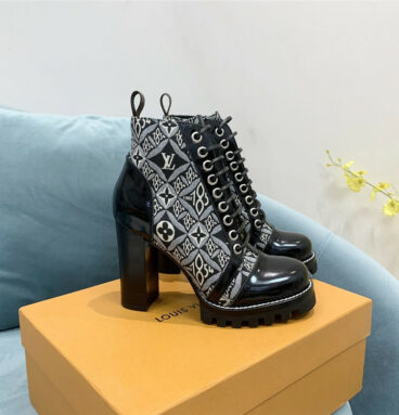 louis vuitton lv lace up chunky heel ankle boots