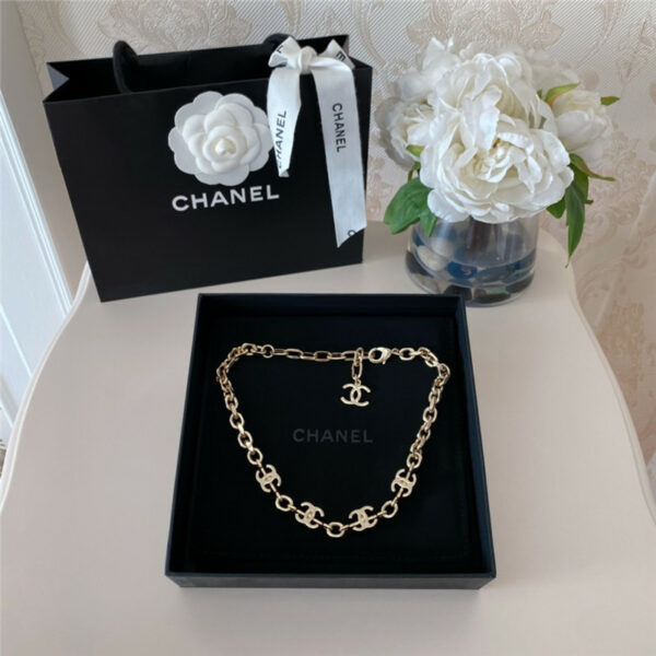 chanel CC necklace