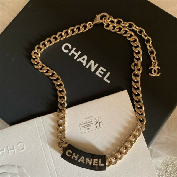 chanel logo letter acrylic necklace