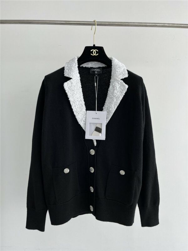 Chanel V-neck knitted cardigan