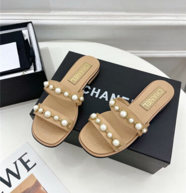 Chanel counter catwalk pearl slippers