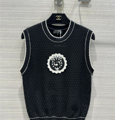 chanel embroidered knitted vest