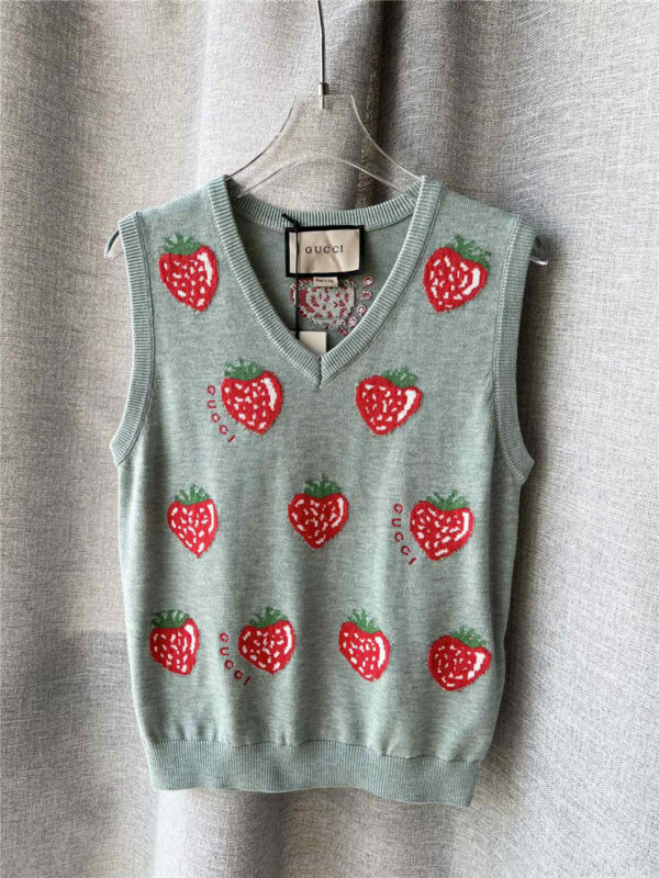 gucci embroidered logo V-neck knitted vest