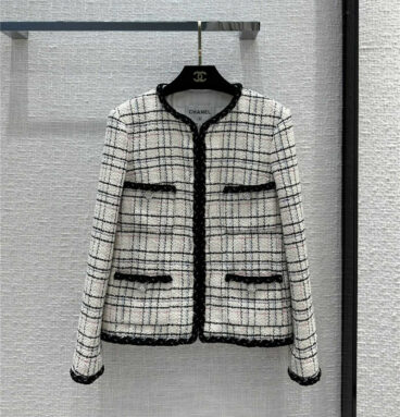 Chanel new oil white color line grid coat