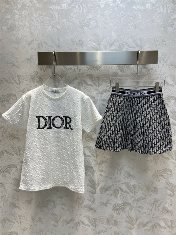 Dior short-sleeved top + letter jacquard skirt