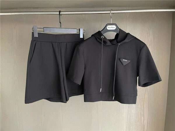 Prada early spring new hooded short-sleeved suit