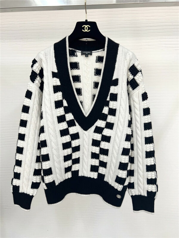 chanel black and white grid cashmere sweater