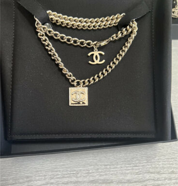 chanel chain block necklace
