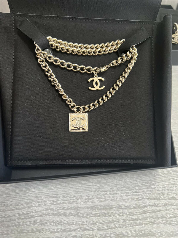 chanel chain block necklace