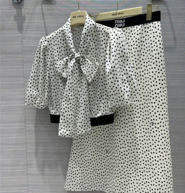 miumiu bow tie short top + long skirt suit
