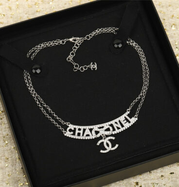 Chanel fragrant bow double C necklace