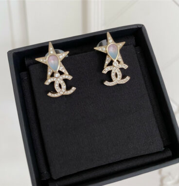 Chanel double C five-pointed star design earrings