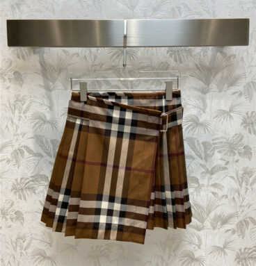 Burberry Check One-Piece Pleated Skirt