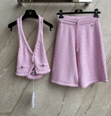 Chanel knitted small vest + shorts suit