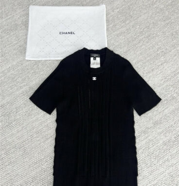 Chanel seamless one-piece knitted T-shirt
