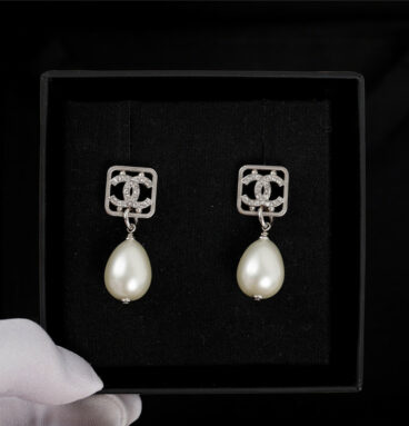 Chanel double C classic element earrings