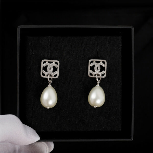 Chanel double C classic element earrings