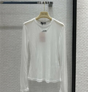 miumiu light white bottoming shirt