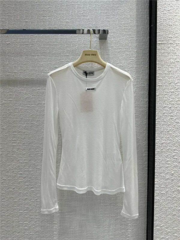 miumiu light white bottoming shirt