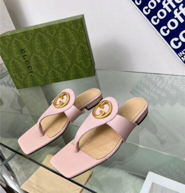 Gucci flat heel slippers