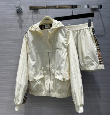 Burberry sunscreen hooded pull-up jacket + small shorts
