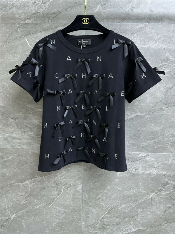 chanel bow tie T-shirt