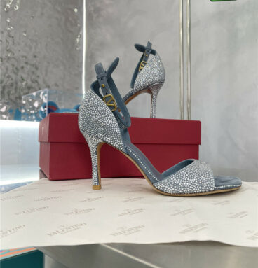 valentino classic design glass slipper