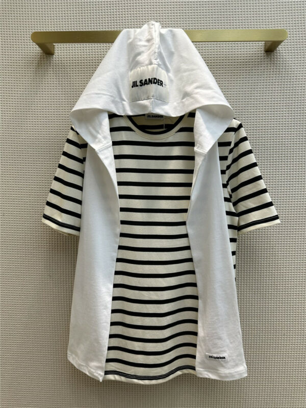 jil sander striped short-sleeved T-shirt + shawl hat