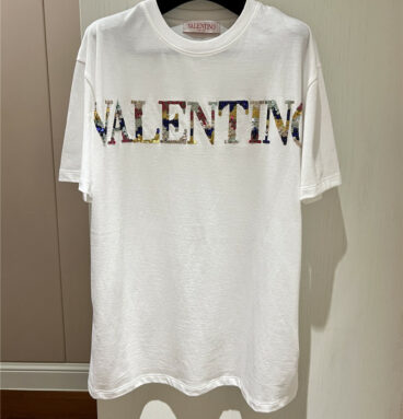 valentino monochrome sequin embroidered letter logo T-shirt